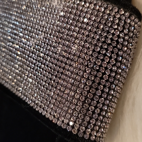 NWT Victoria's Secret Bling Velety Flip Flops Large & "V" Monogramed bag! - Picture 8 of 8